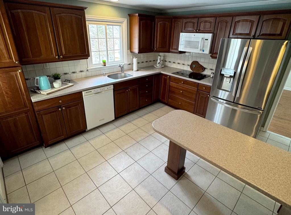 707 HICKORY LANE