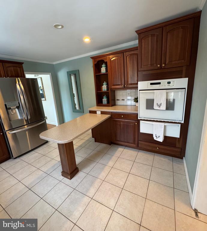 707 HICKORY LANE