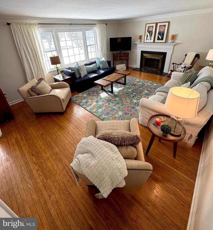 707 HICKORY LANE