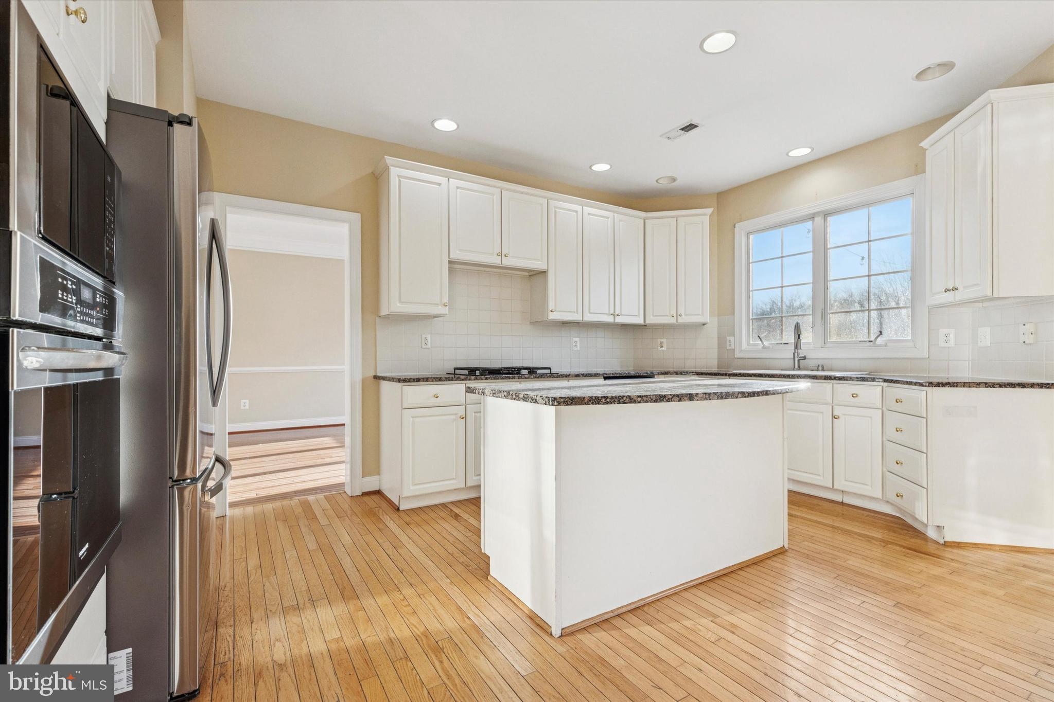 2037 SAINT ANDREWS DRIVE