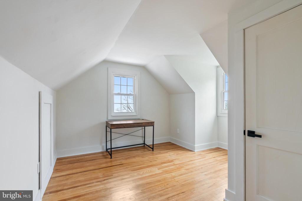 12 LONGVIEW ROAD