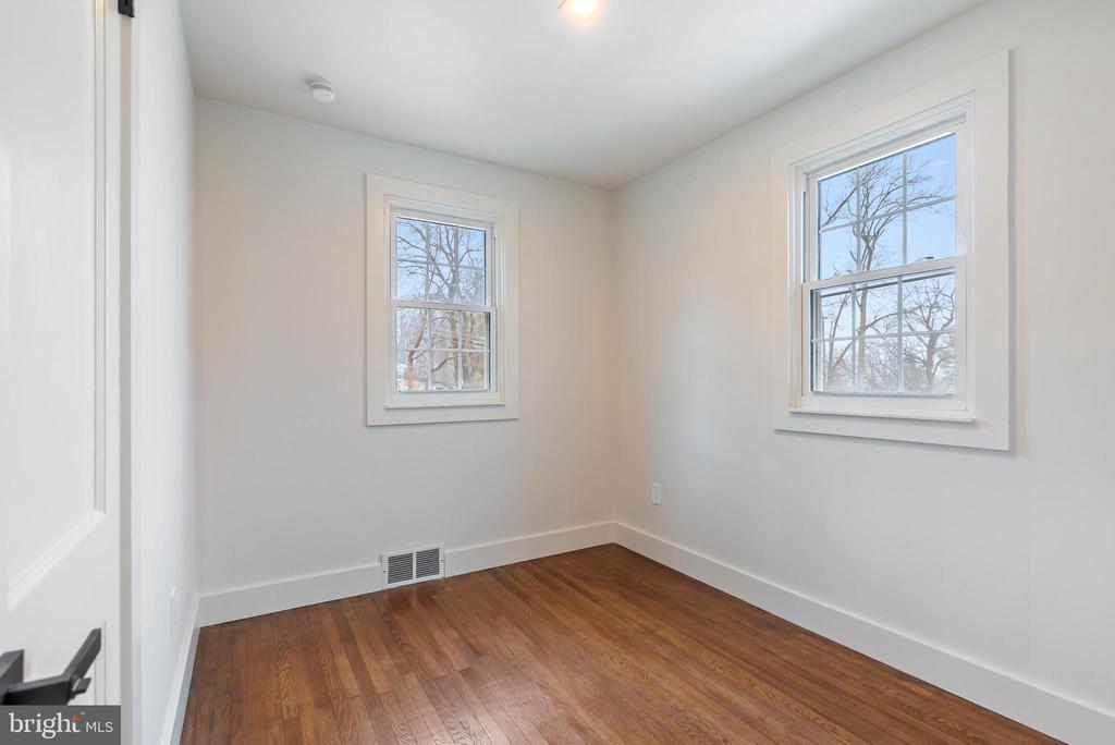 12 LONGVIEW ROAD