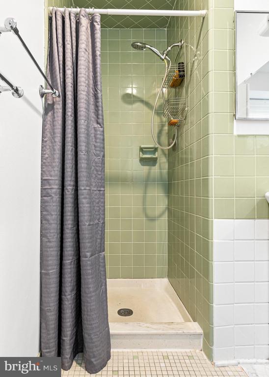 211 BLOOMINGDALE AVENUE 10B4008