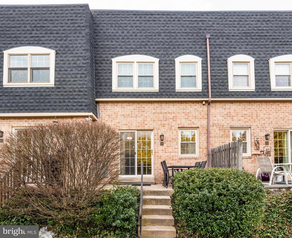 211 BLOOMINGDALE AVENUE 10B4008