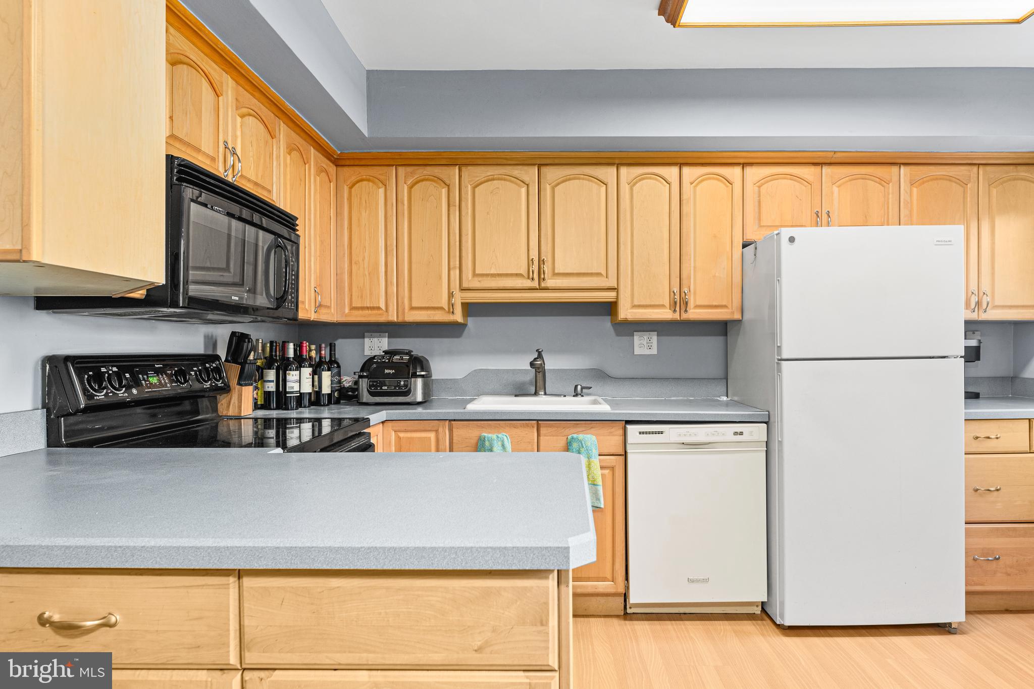 211 BLOOMINGDALE AVENUE 10B4008