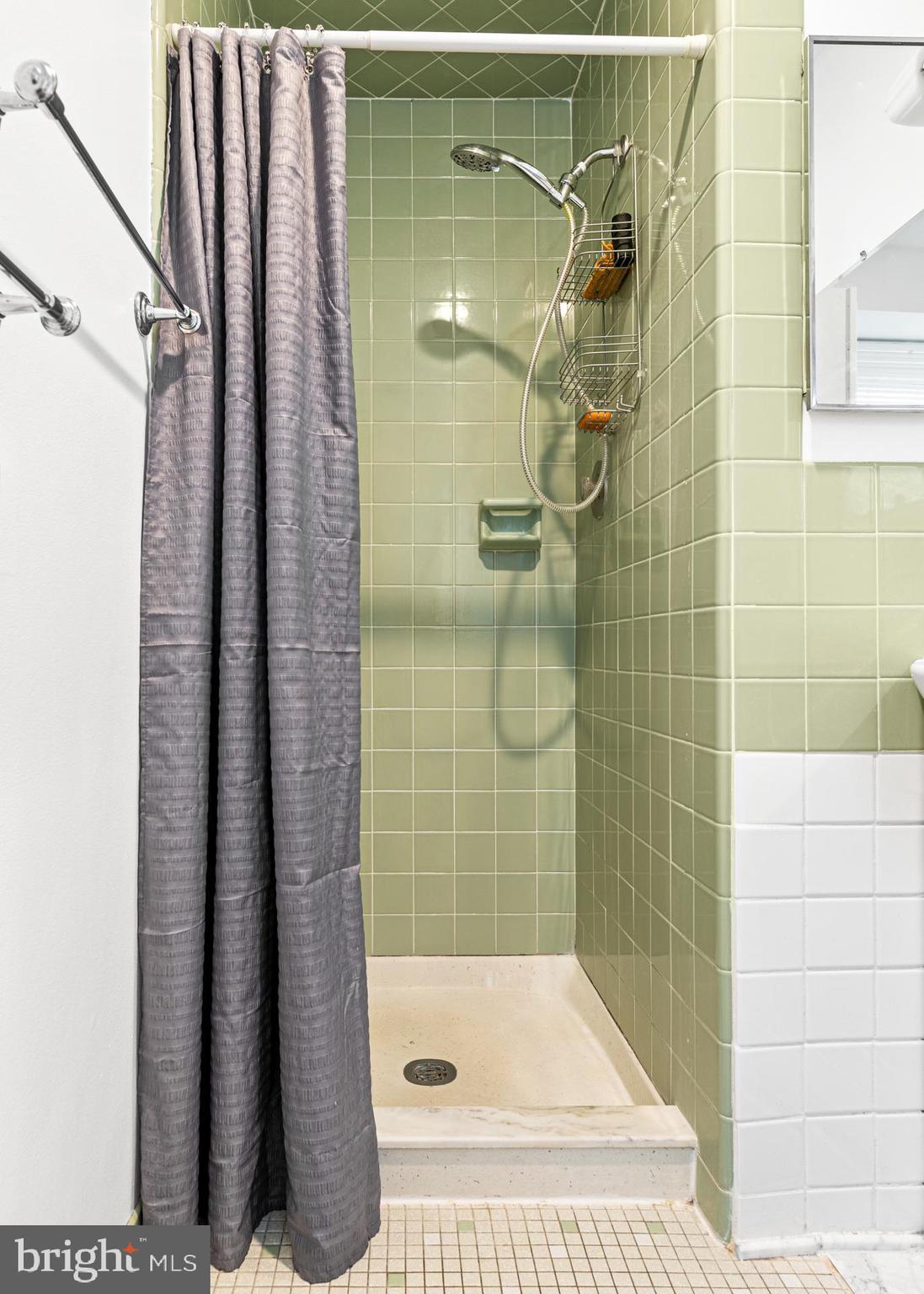 211 BLOOMINGDALE AVENUE 10B4008