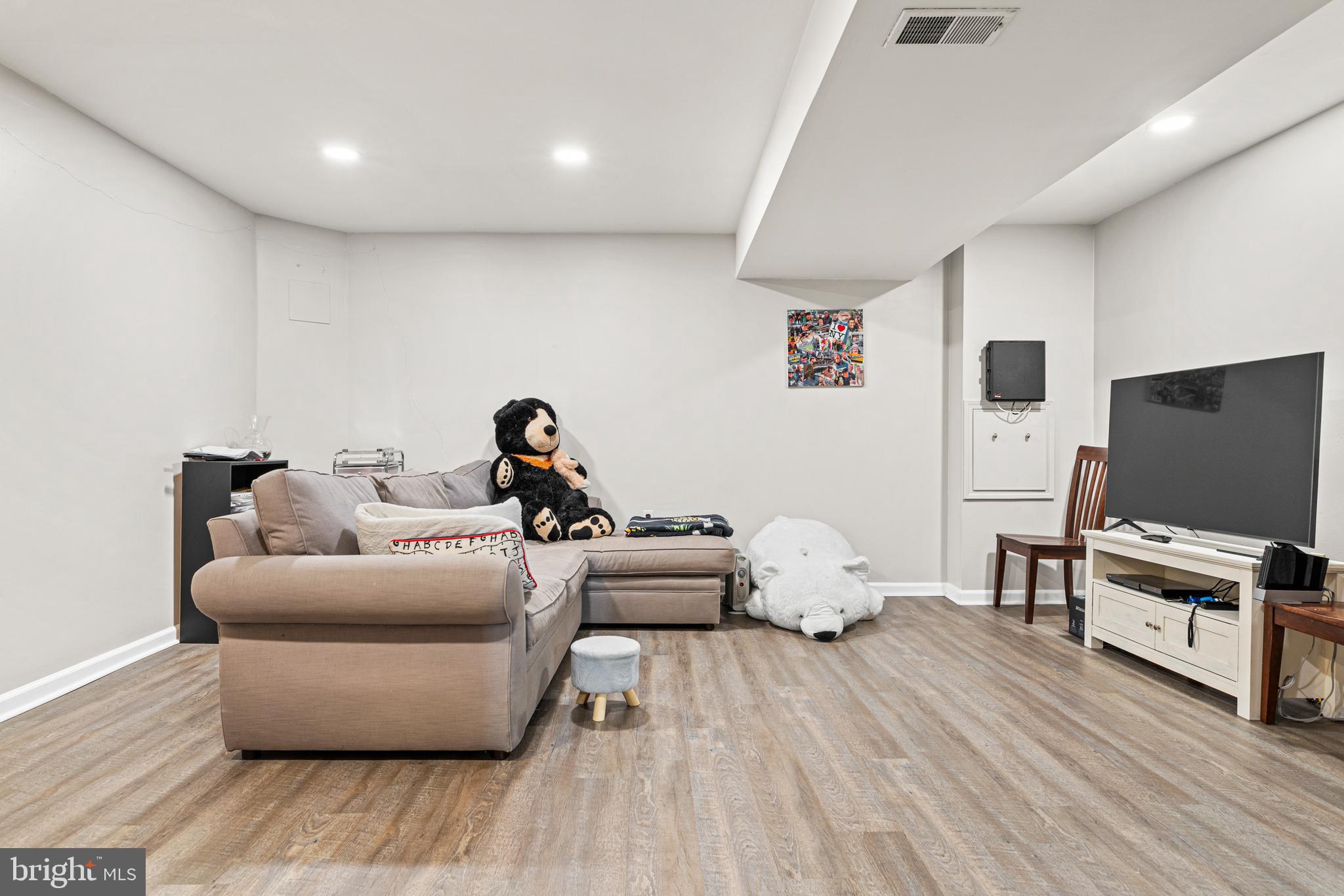 211 BLOOMINGDALE AVENUE 10B4008