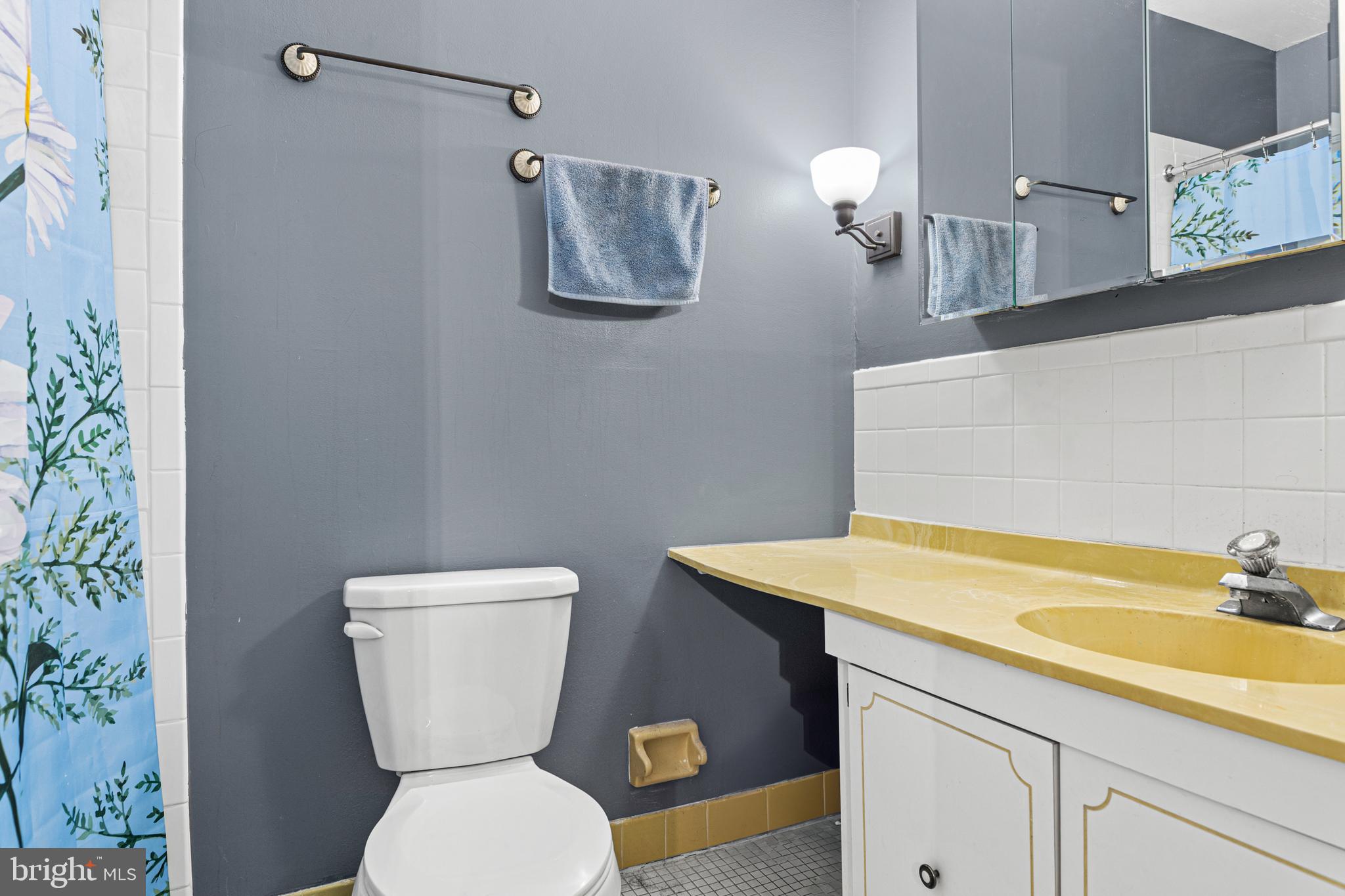 211 BLOOMINGDALE AVENUE 10B4008