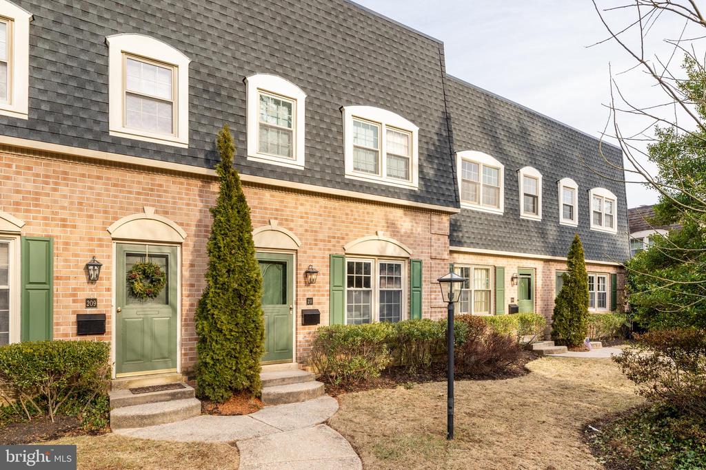 211 BLOOMINGDALE AVENUE 10B4008