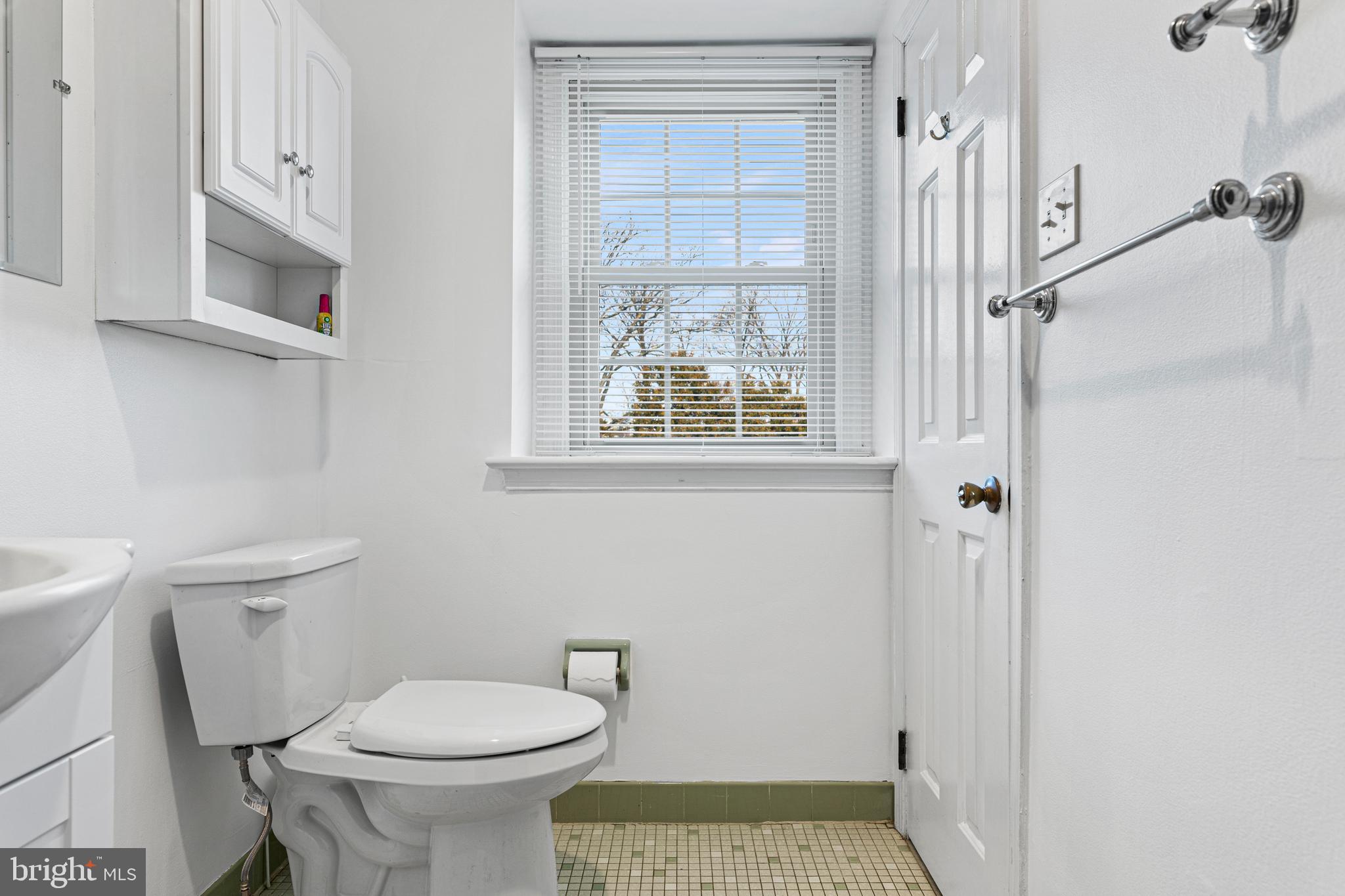 211 BLOOMINGDALE AVENUE 10B4008