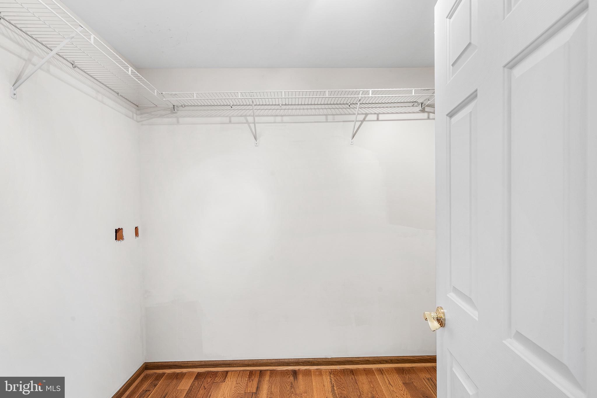 1290 STONYBROOK LANE