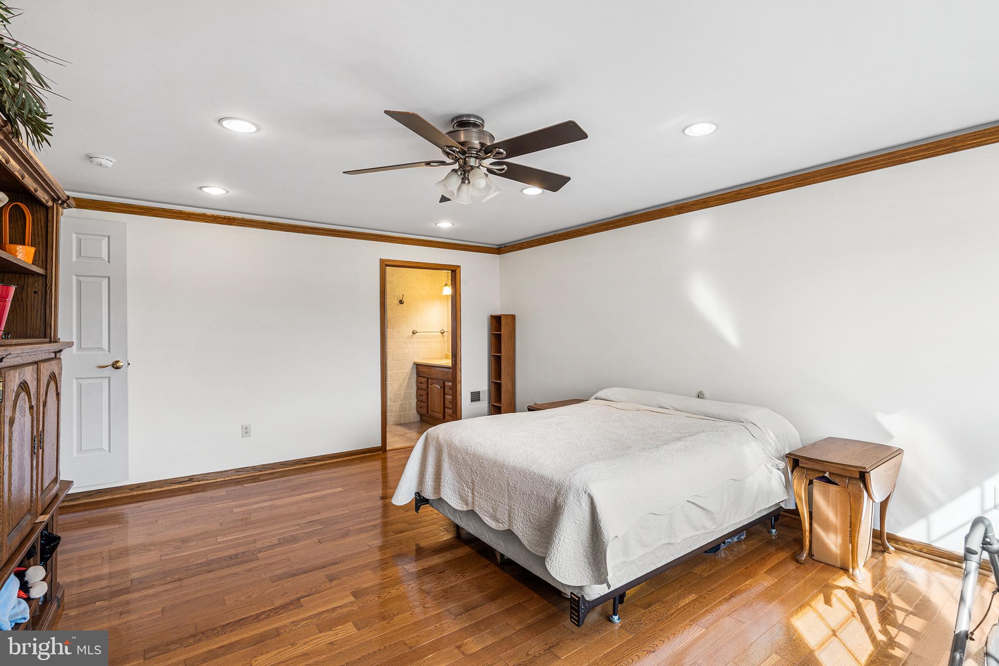 1290 STONYBROOK LANE