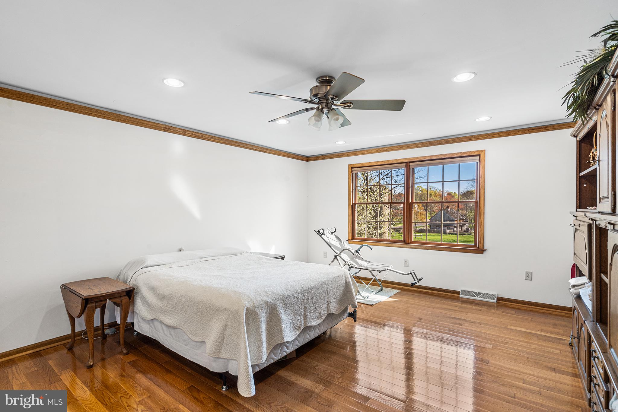 1290 STONYBROOK LANE