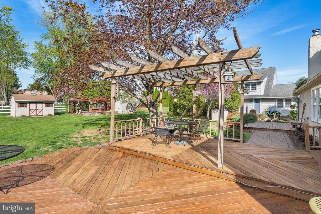 1290 STONYBROOK LANE