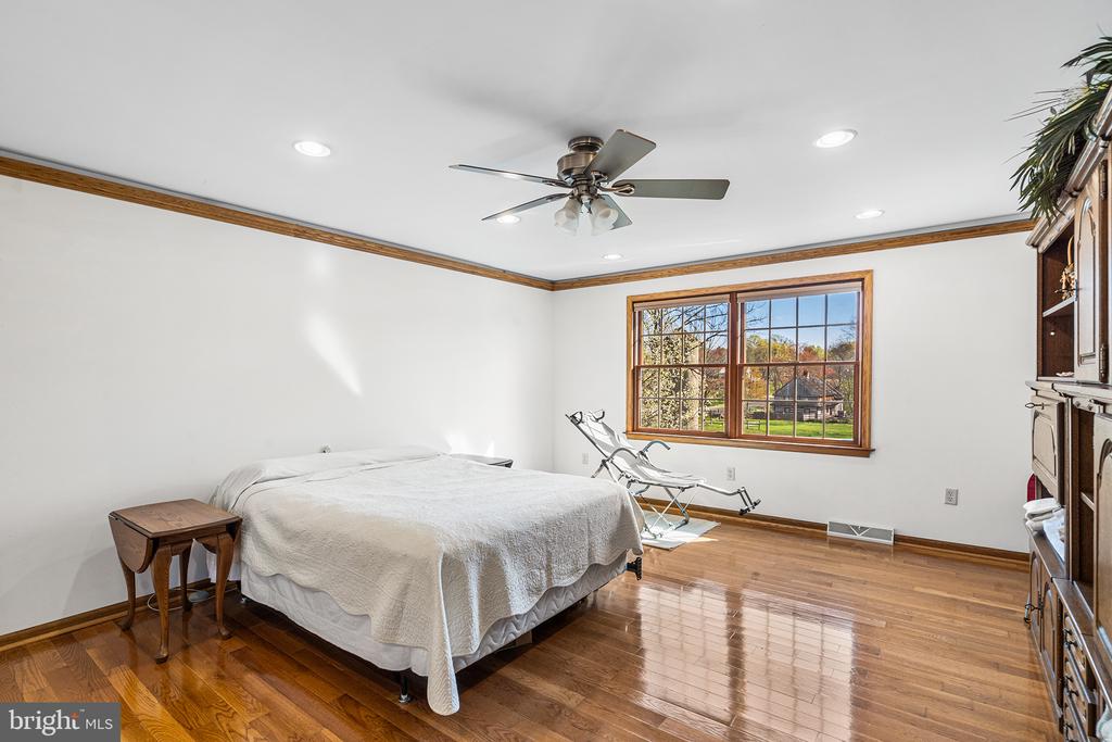 1290 STONYBROOK LANE