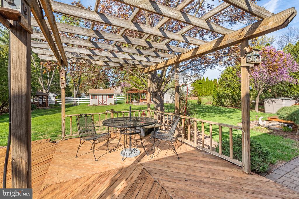 1290 STONYBROOK LANE