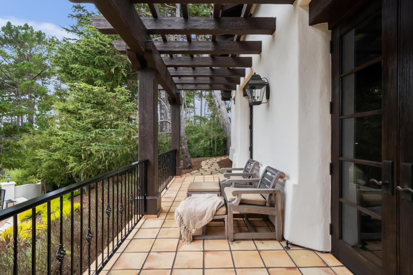1425 Oleada Road