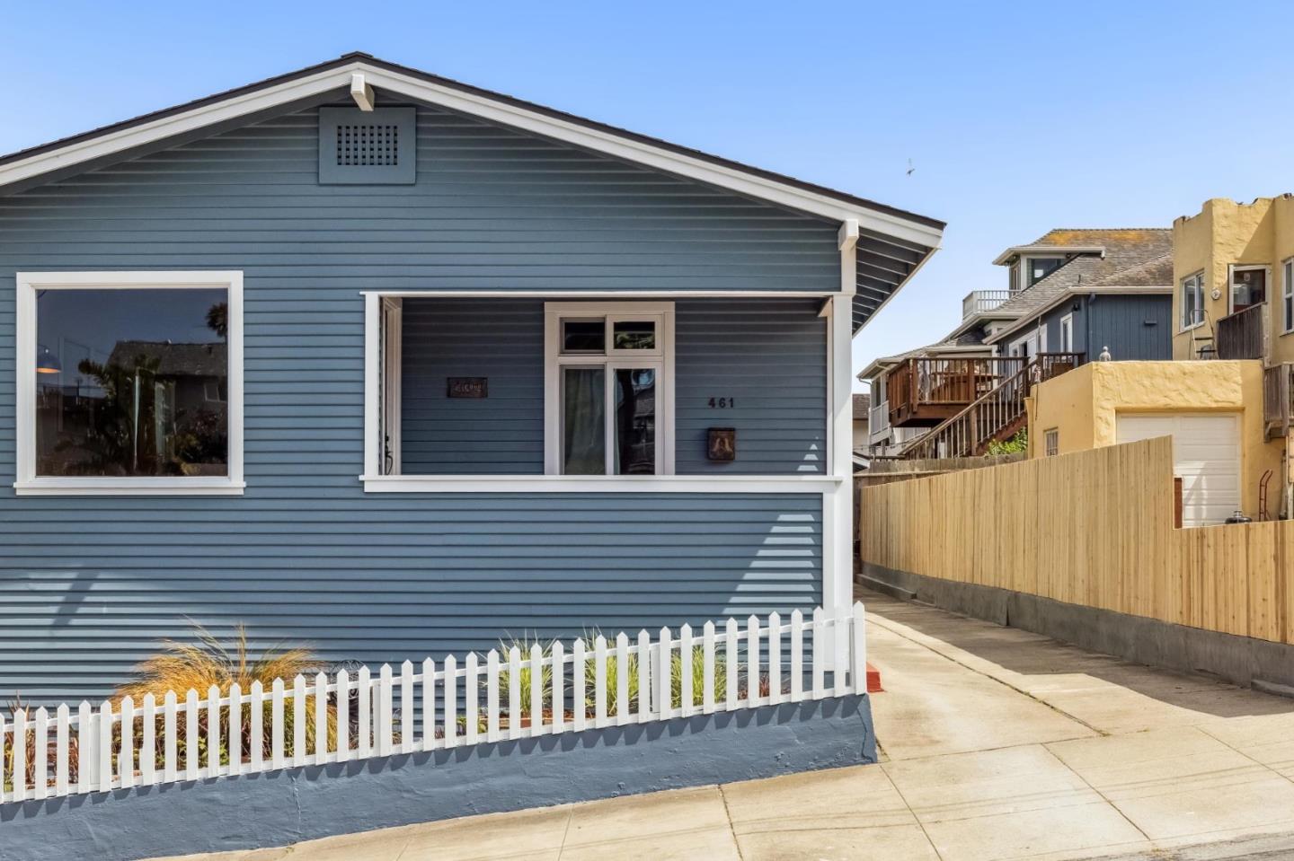 461 Dickman Ave