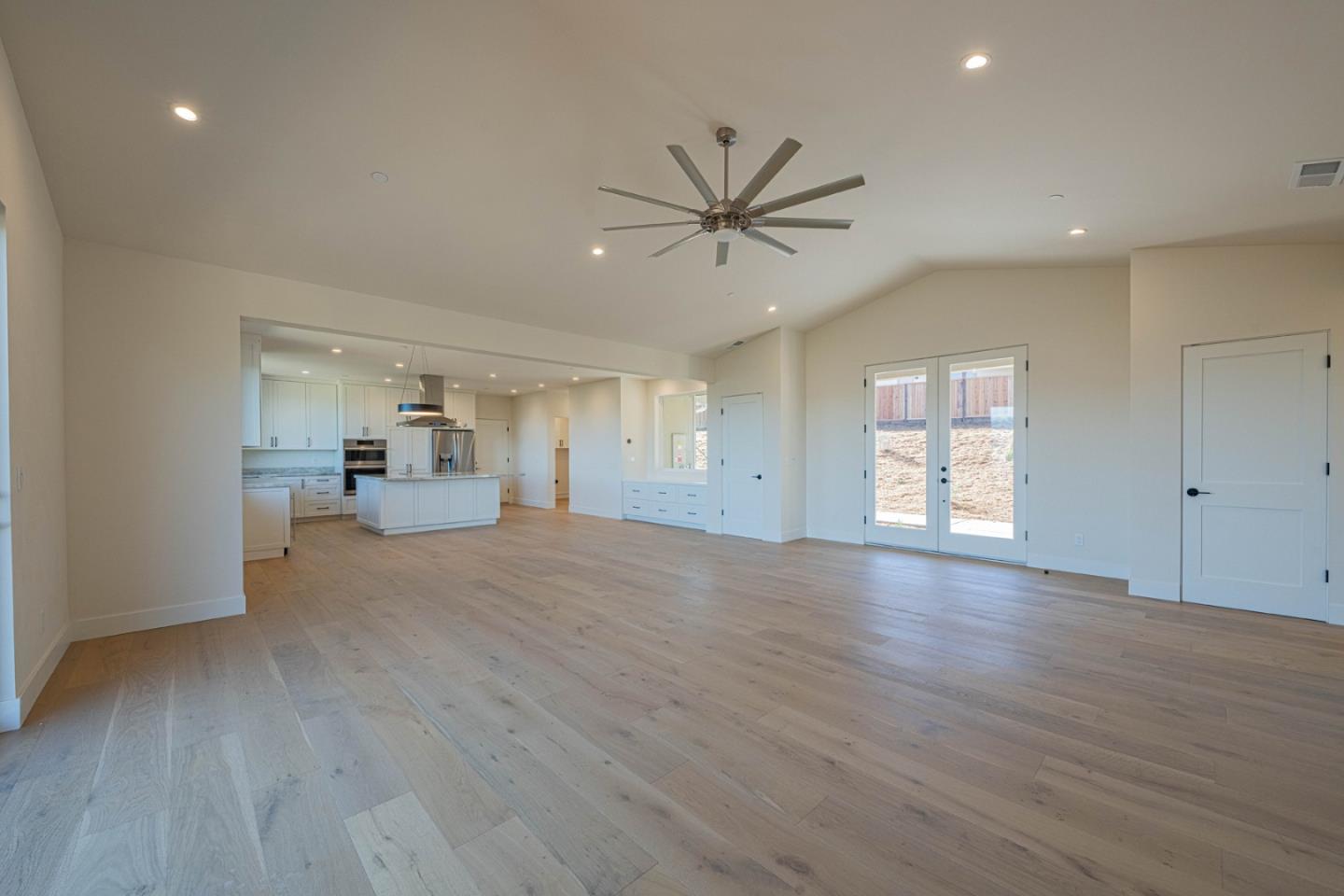 26135 Laureles Grade