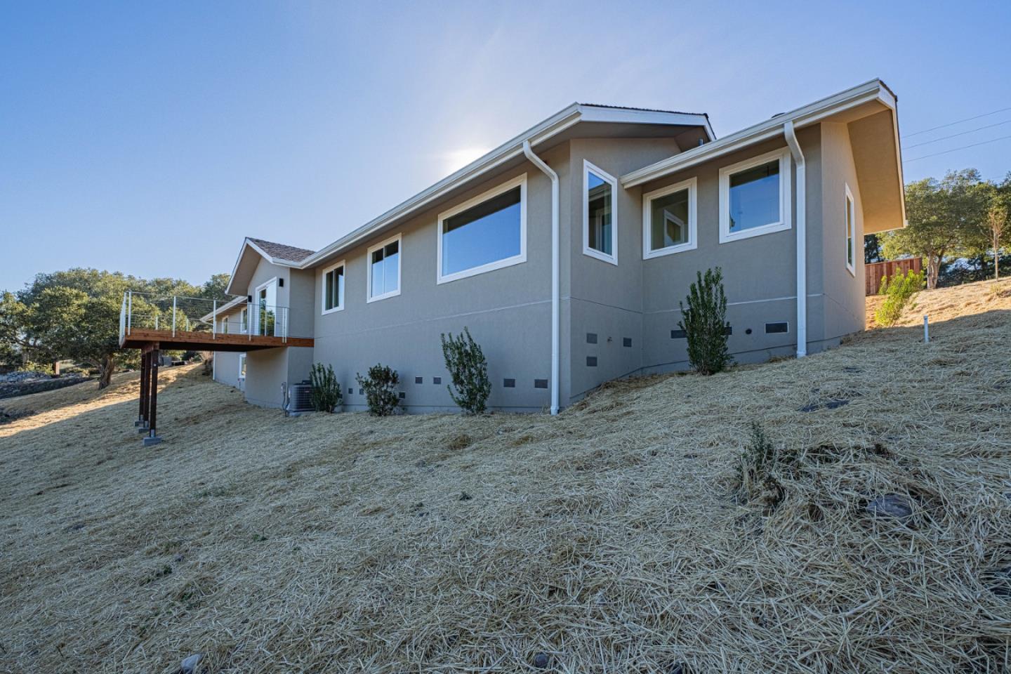 26135 Laureles Grade