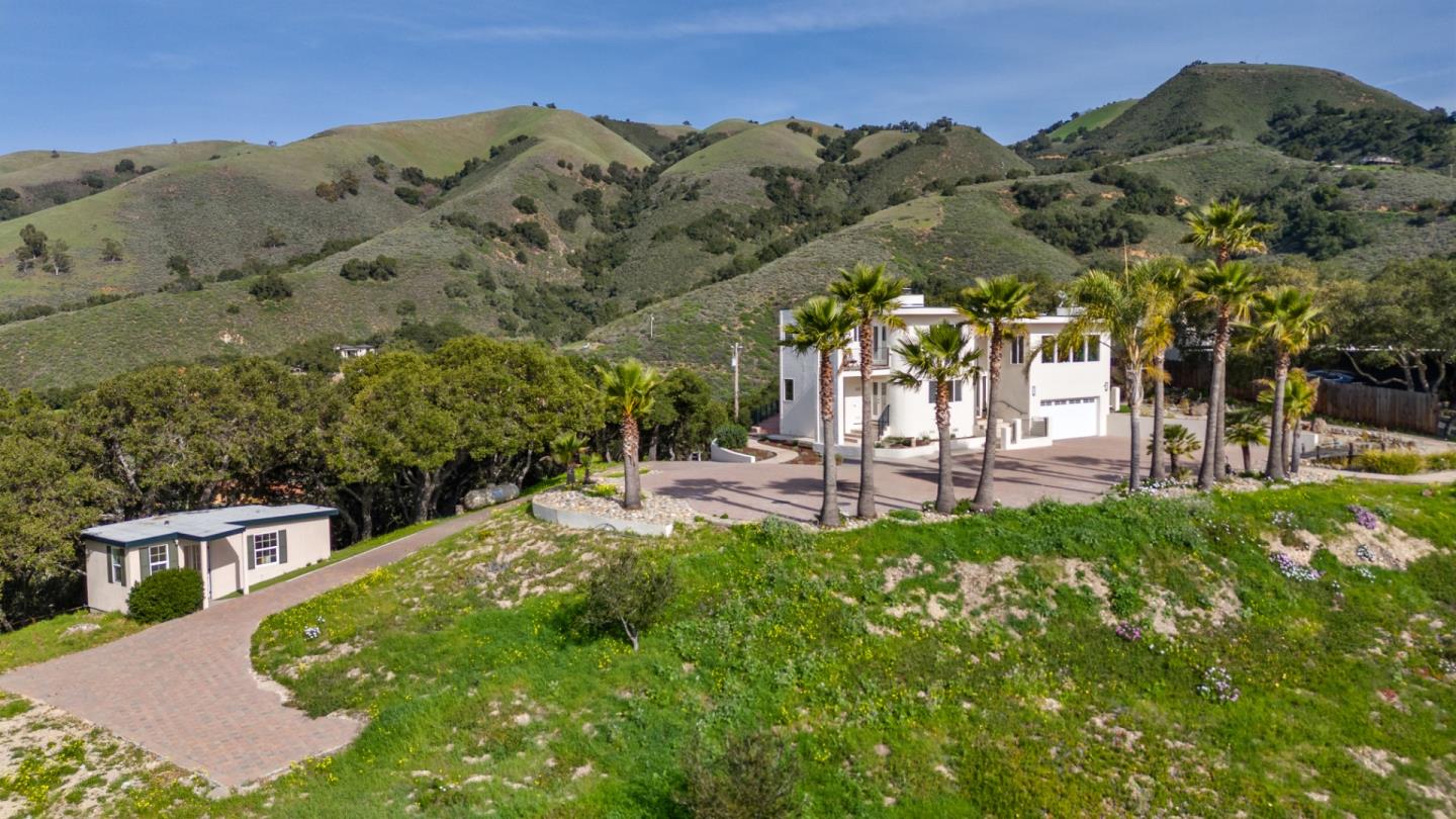 320 El Caminito RD