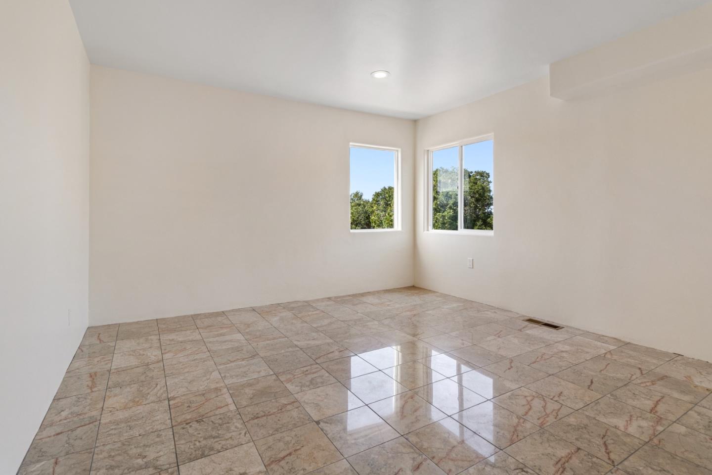 320 El Caminito RD