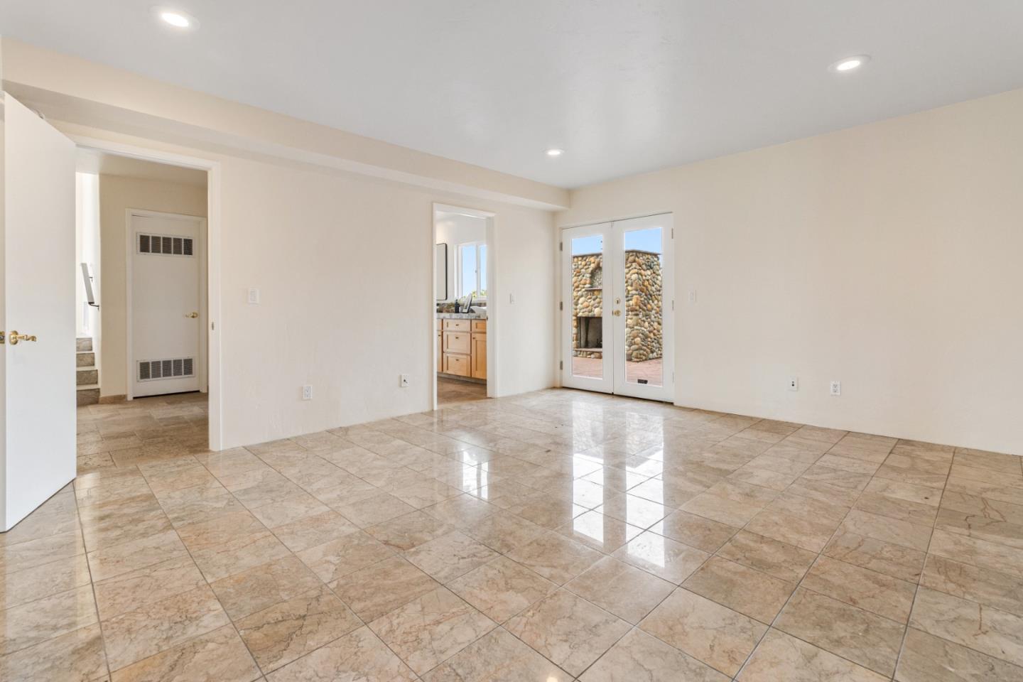 320 El Caminito RD