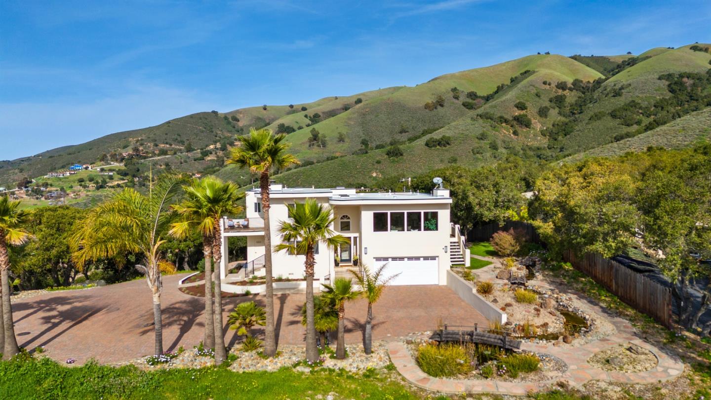320 El Caminito RD