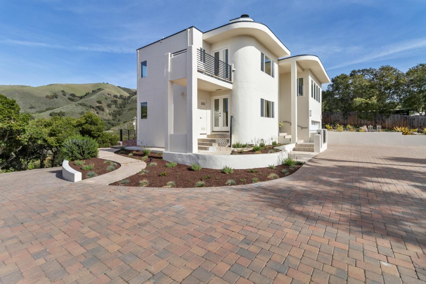 320 El Caminito RD