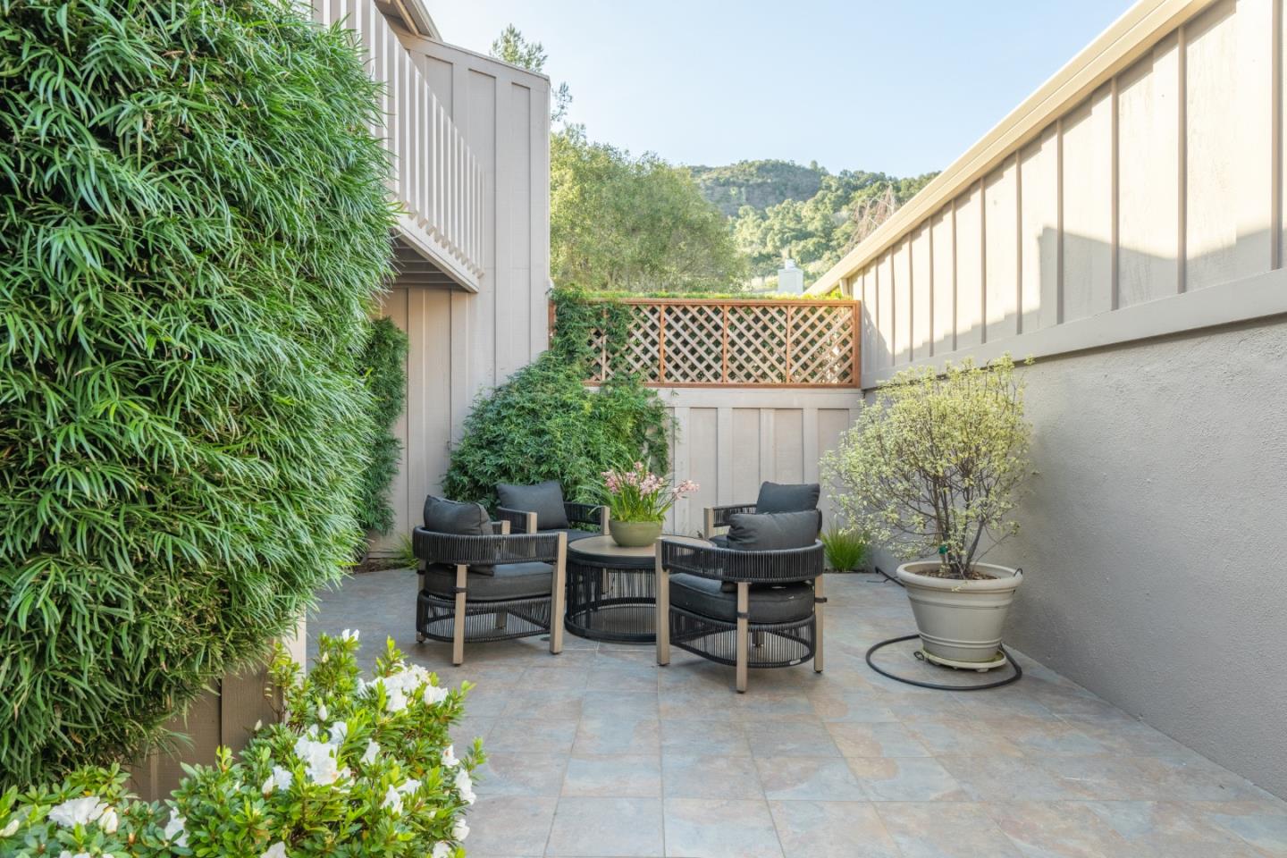 9542 Maple Court