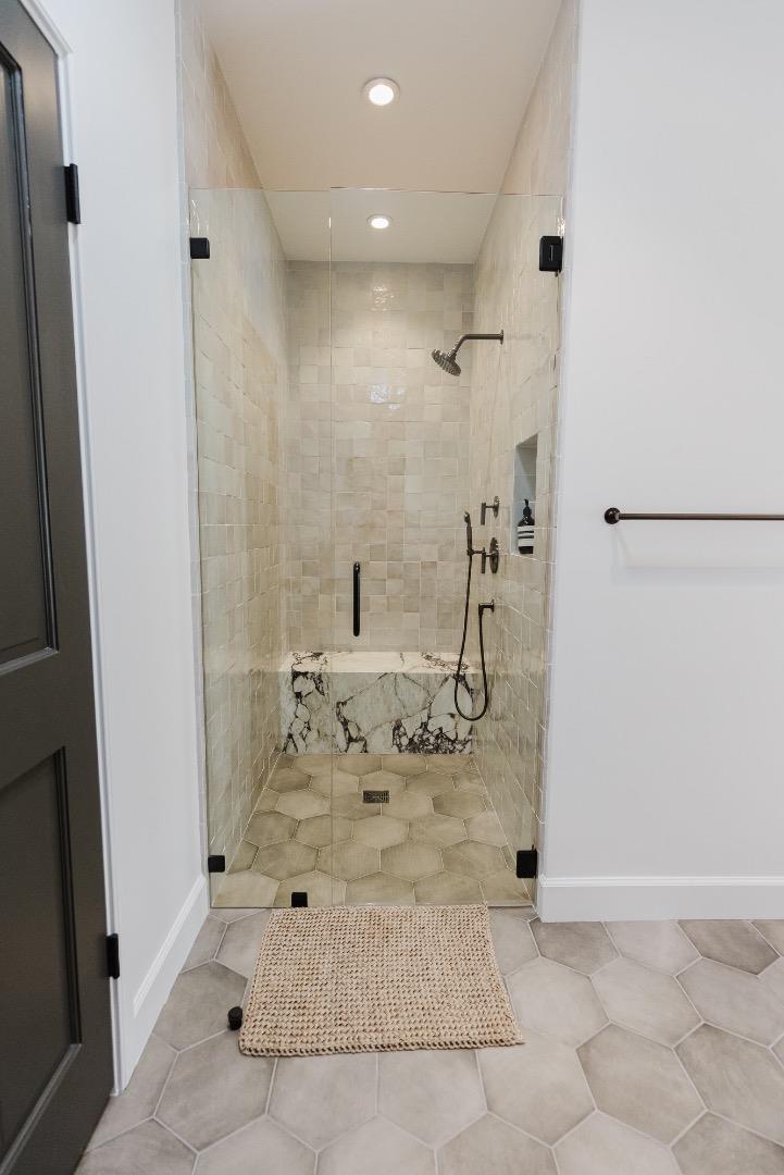 7092 Valley Greens CIR