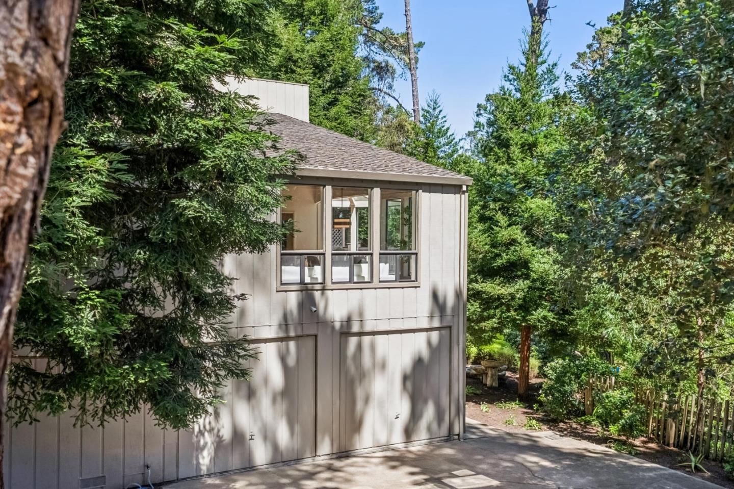 6 Wyndemere Vale