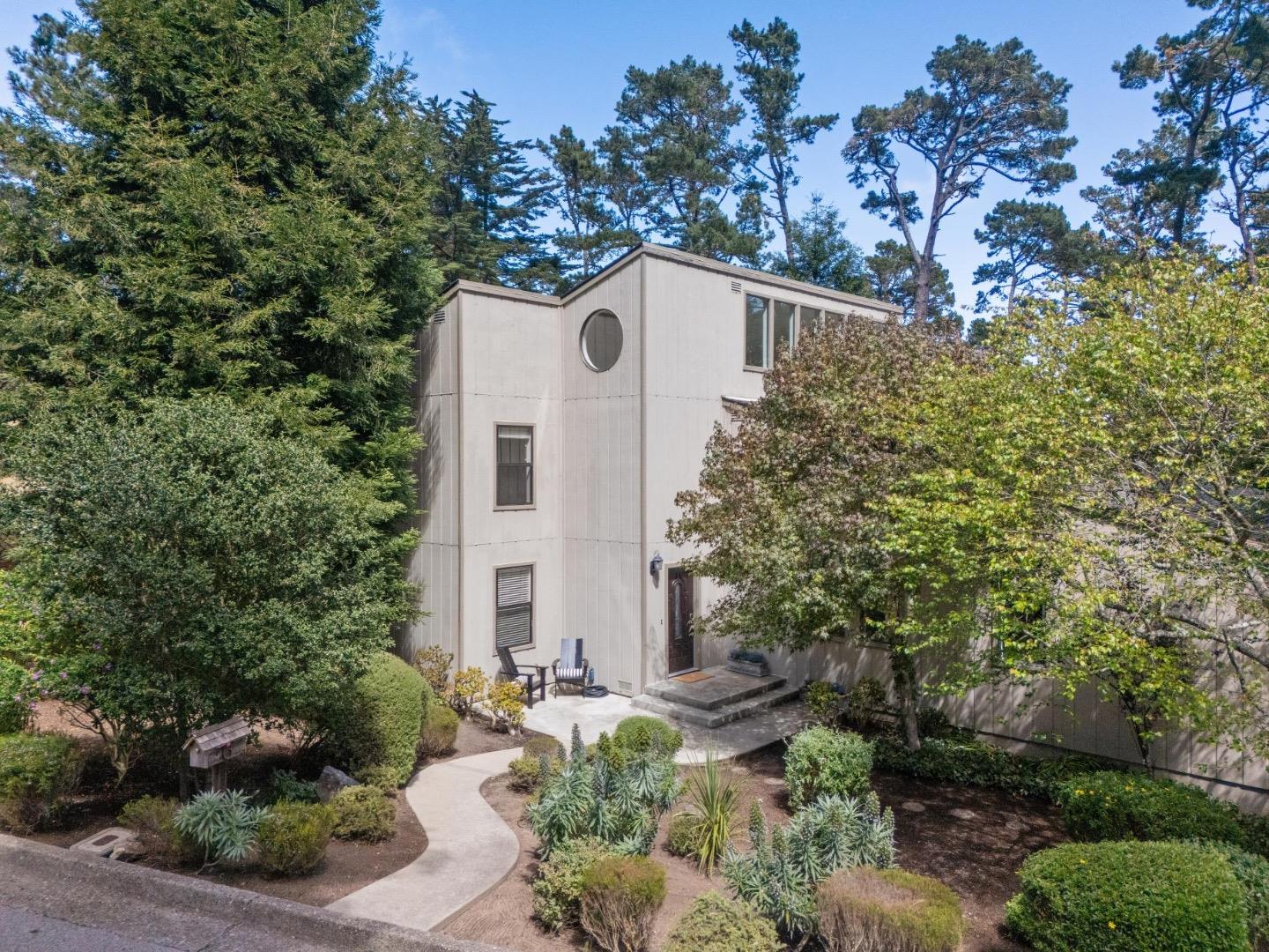 6 Wyndemere Vale