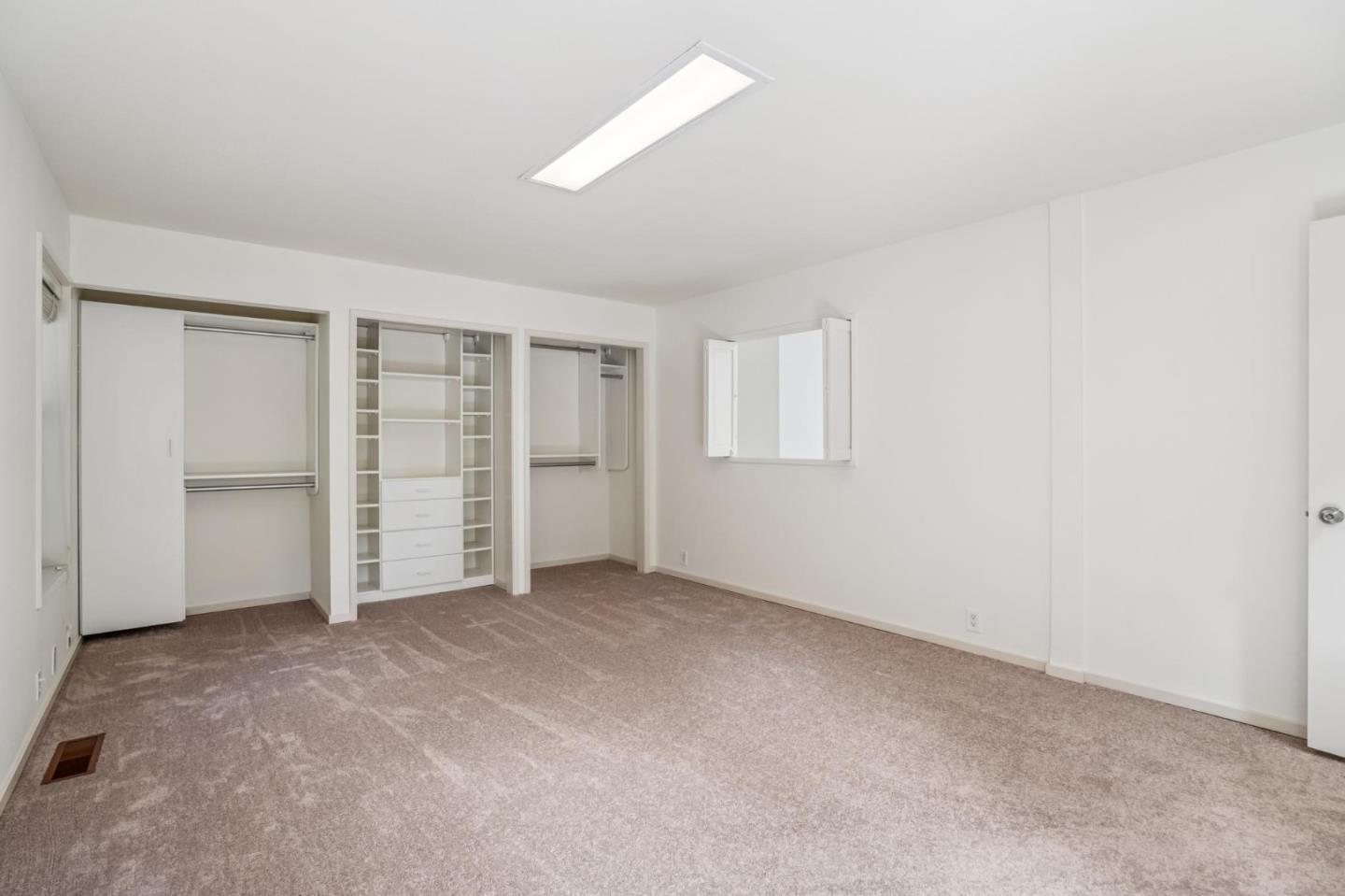 6 Wyndemere Vale