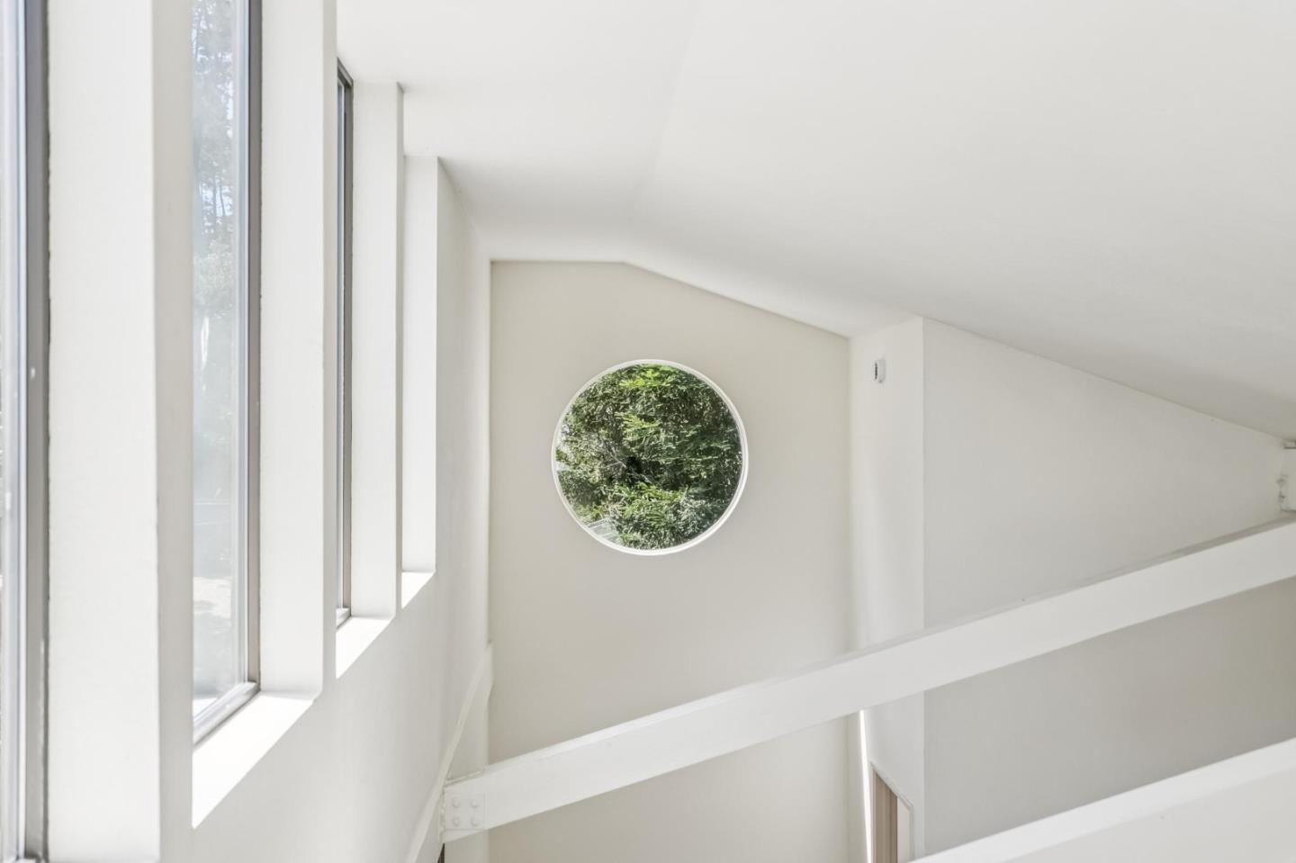 6 Wyndemere Vale