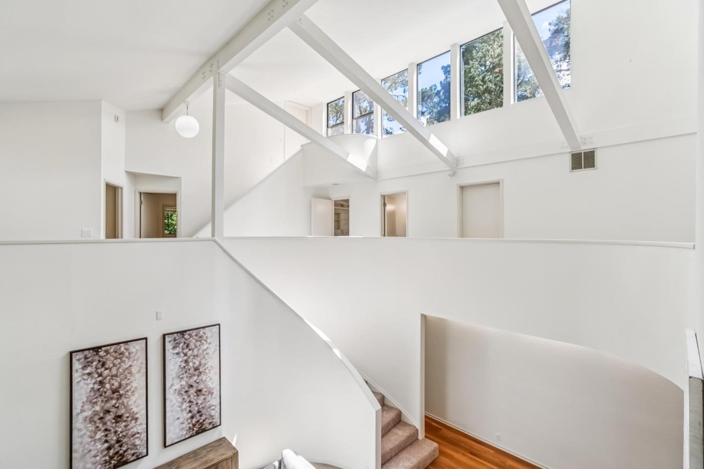 6 Wyndemere Vale