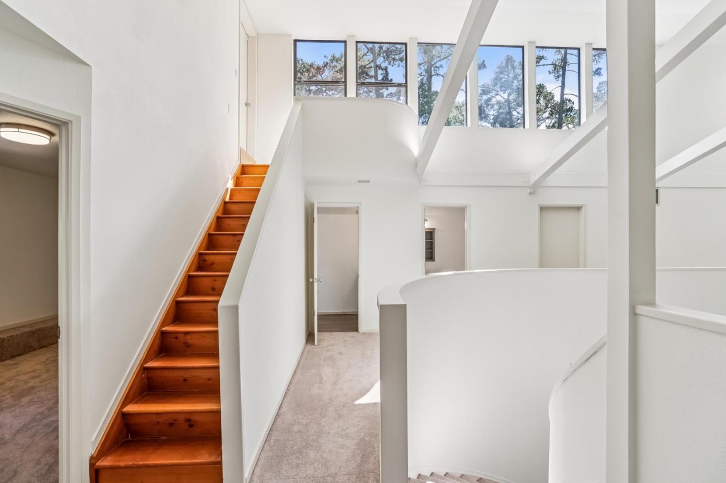 6 Wyndemere Vale