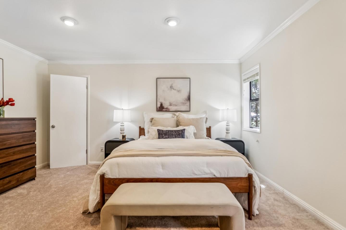 6 Wyndemere Vale