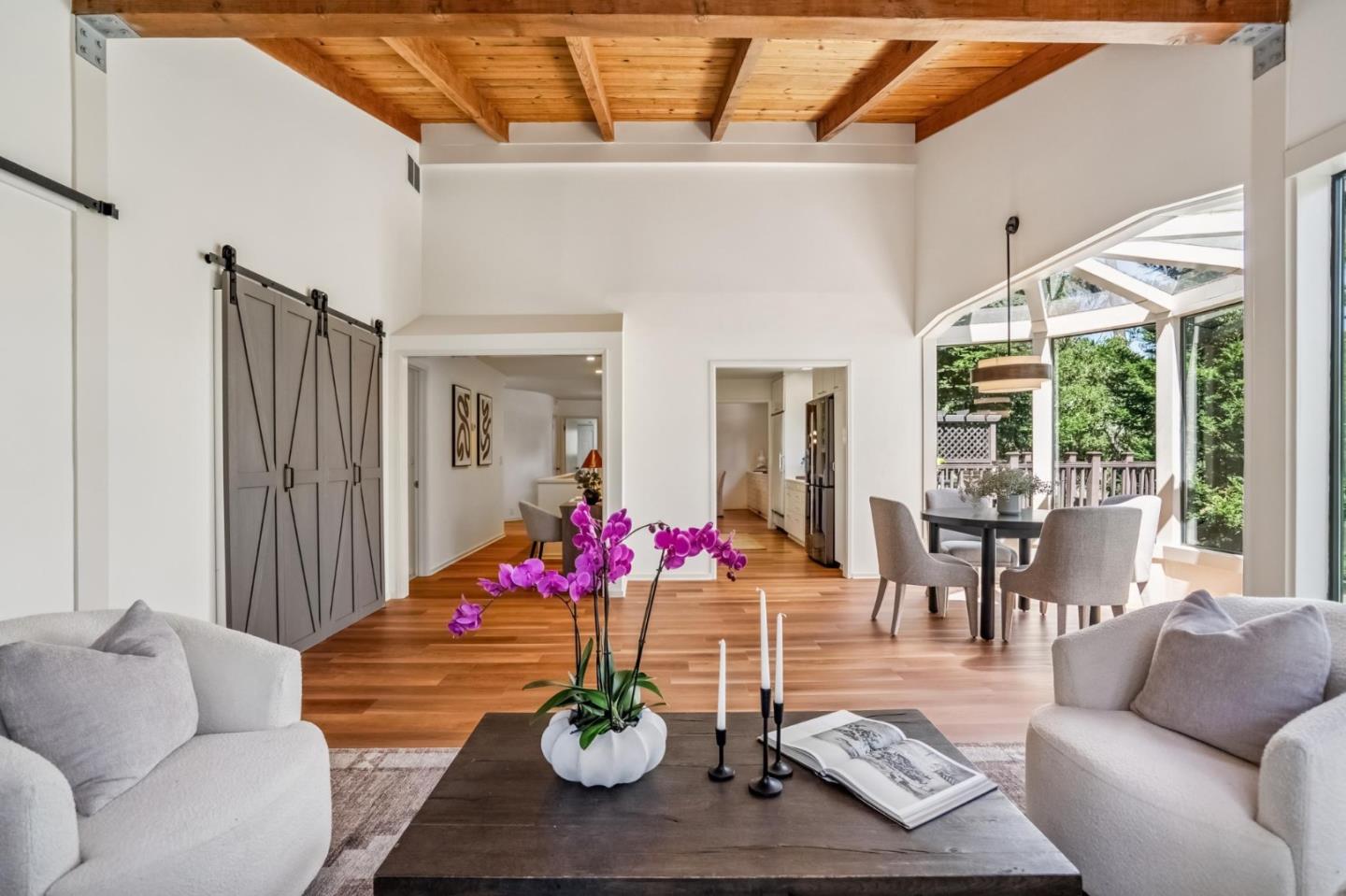 6 Wyndemere Vale