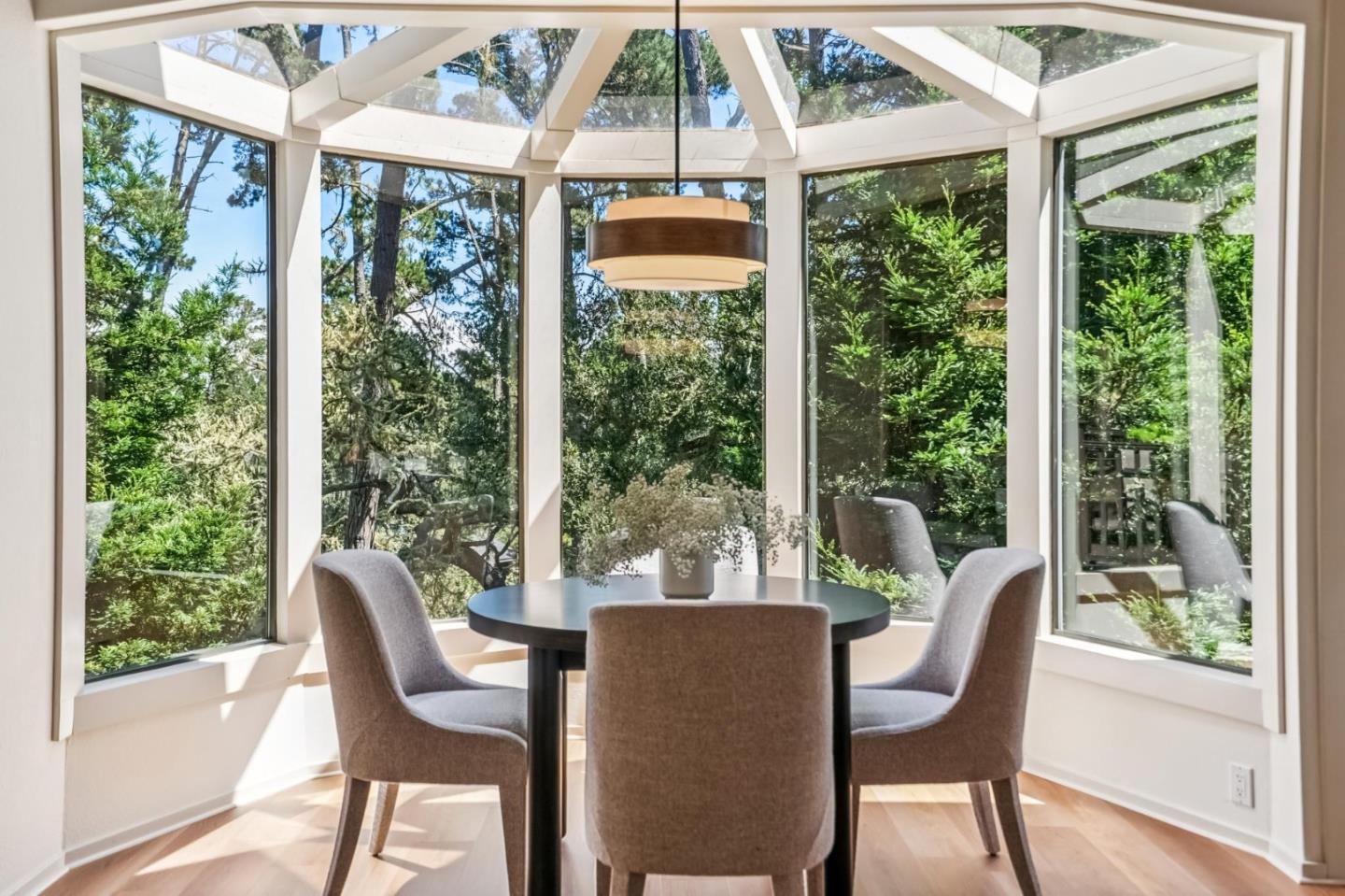 6 Wyndemere Vale