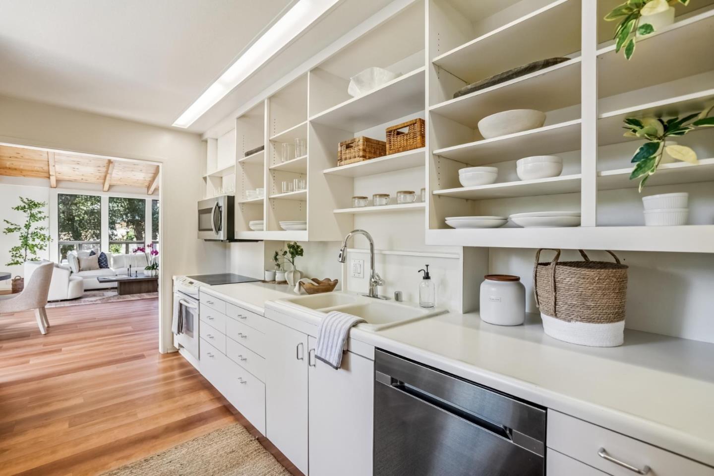 6 Wyndemere Vale