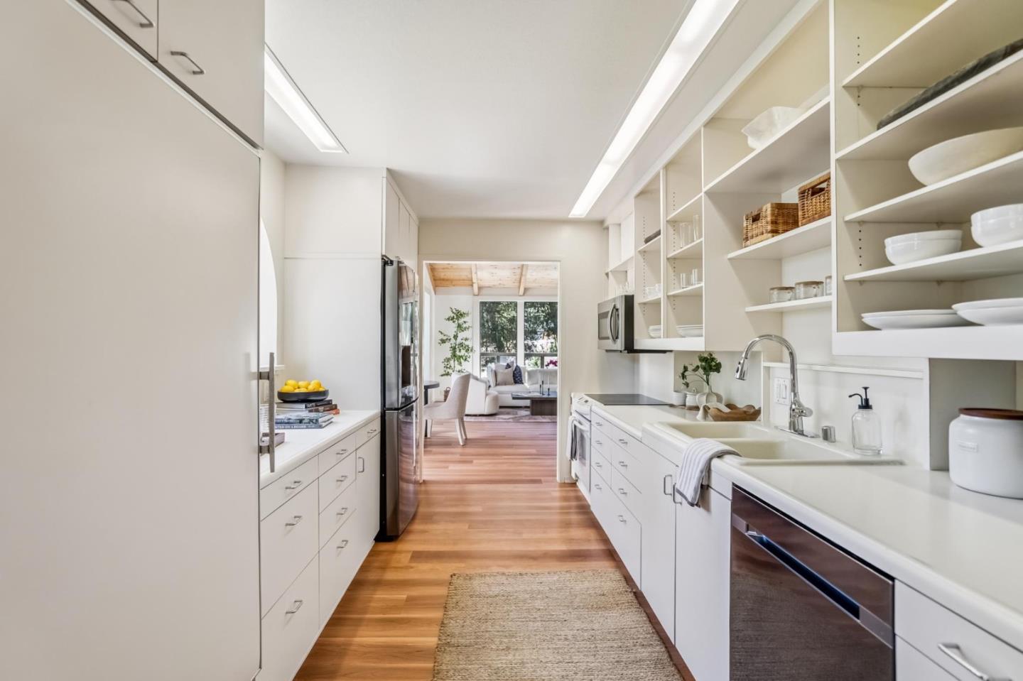 6 Wyndemere Vale