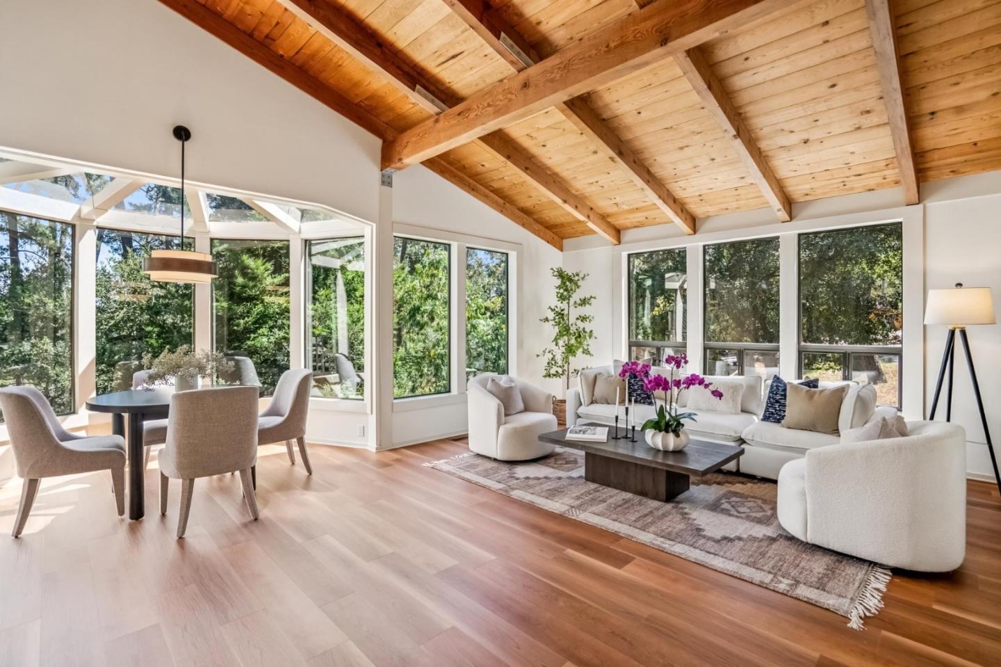6 Wyndemere Vale