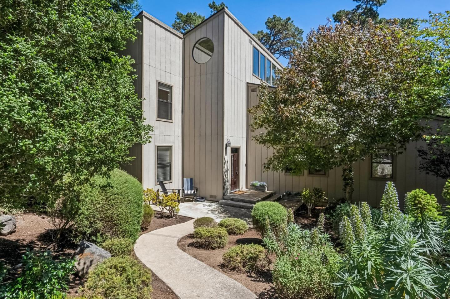6 Wyndemere Vale