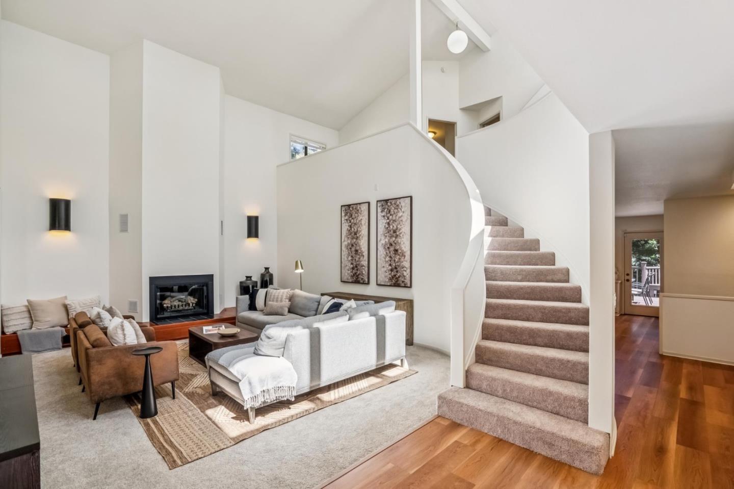 6 Wyndemere Vale