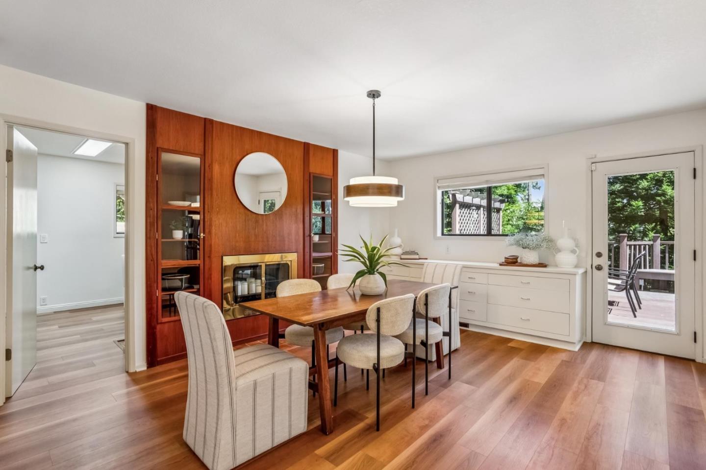 6 Wyndemere Vale