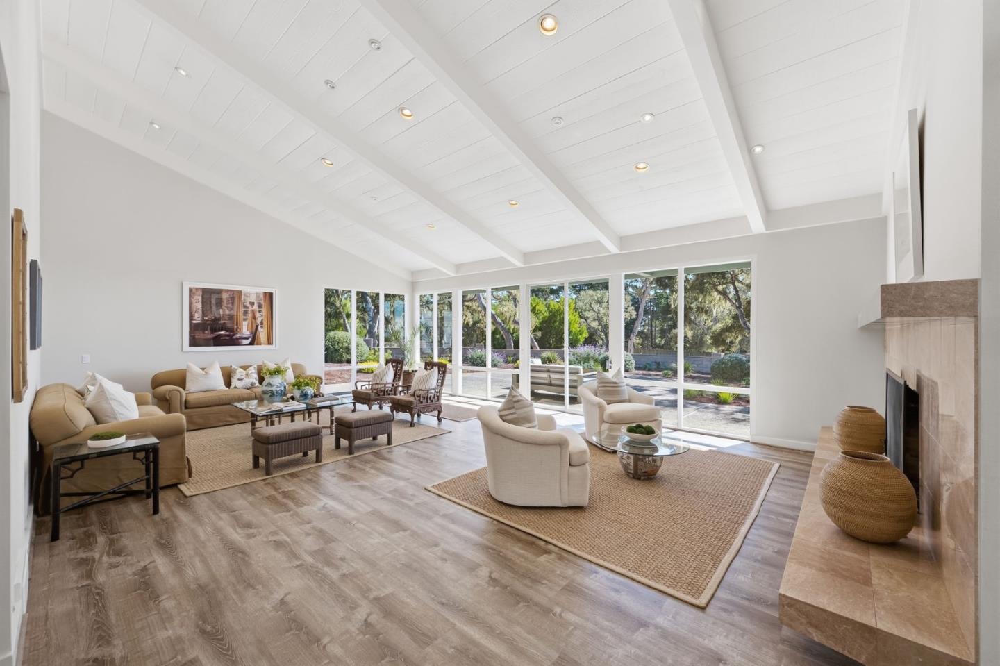 1651 Crespi LN