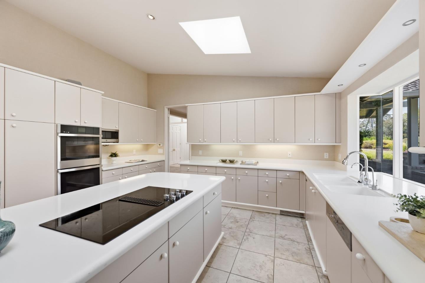 1651 Crespi LN