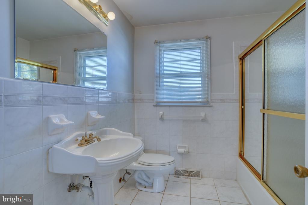 326 E Roosevelt Ave