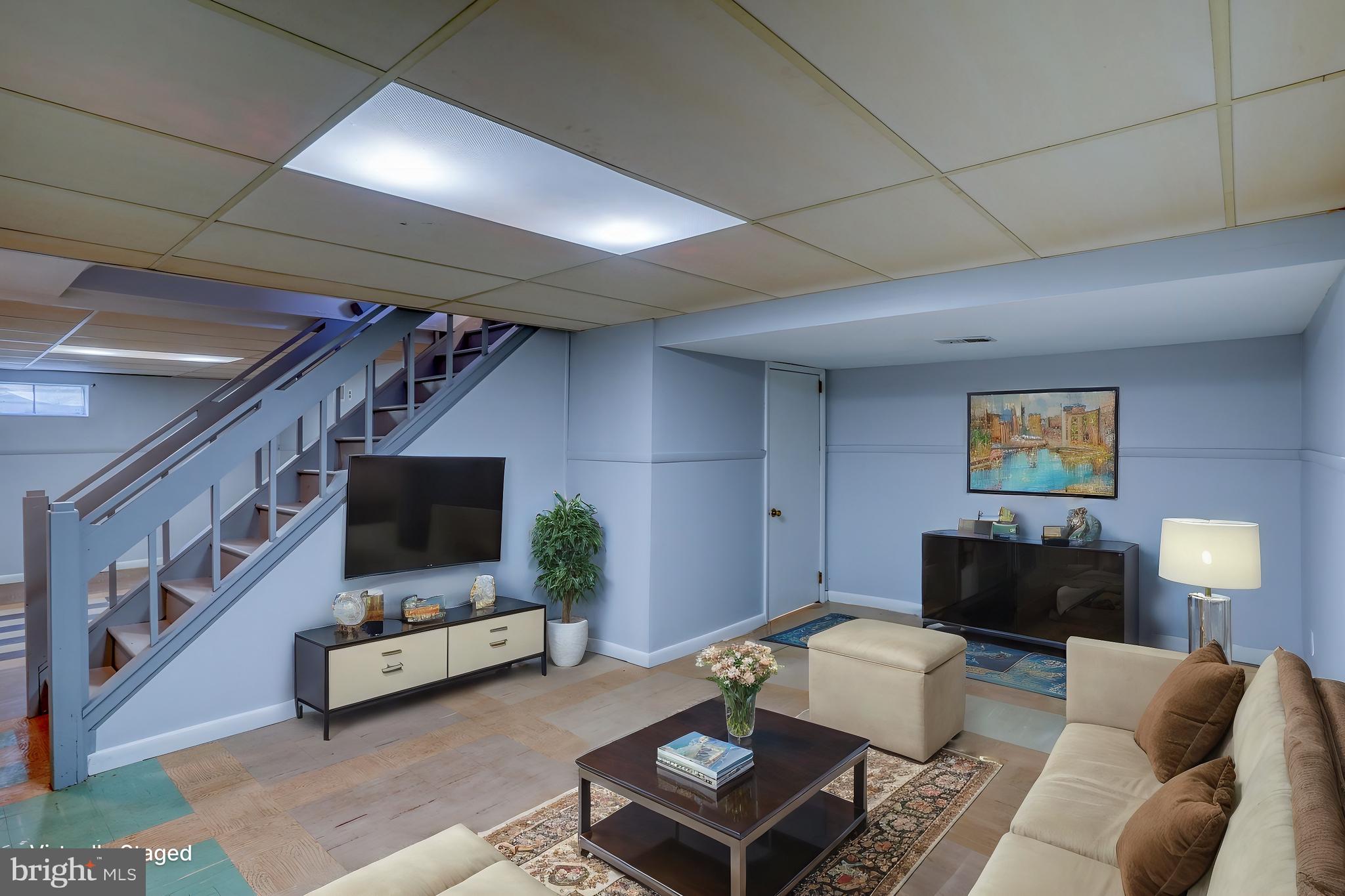326 E Roosevelt Ave